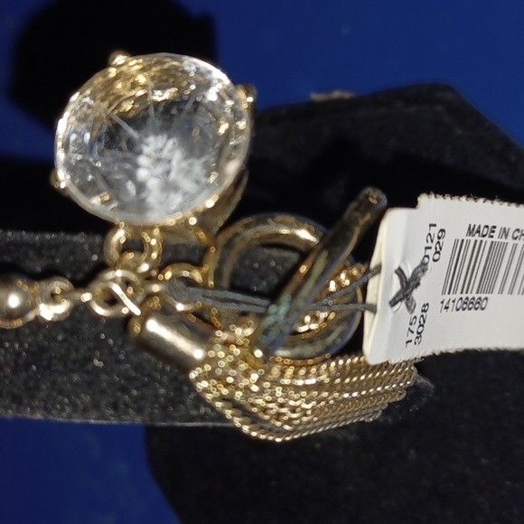 💝2/$20💝 Gorgeous White And Gold Tone Bracelet by The Limited - Picture 3 of 3